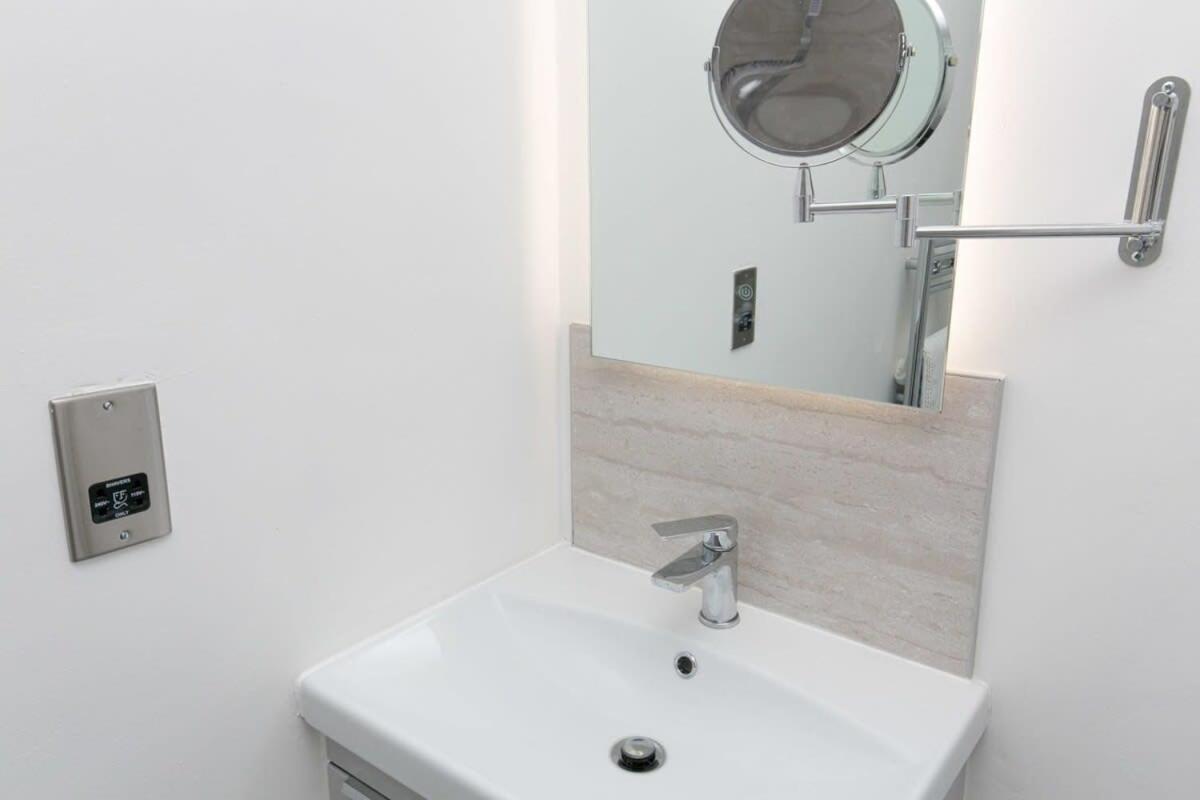Stunning 2 Bedroom Apartment In Wallasey Ngoại thất bức ảnh